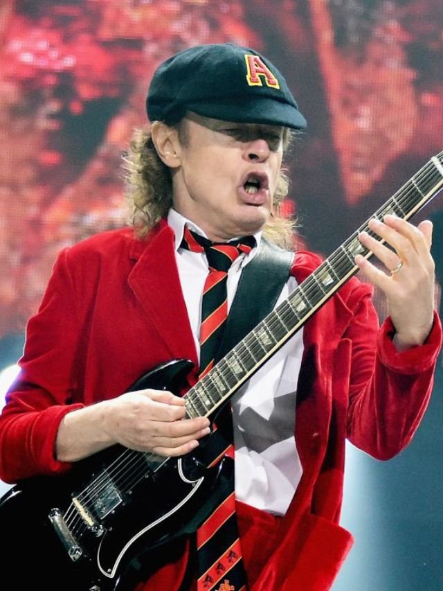Angus Young disse que AC/DC não é uma banda de heavy metal - Coisa de ...
