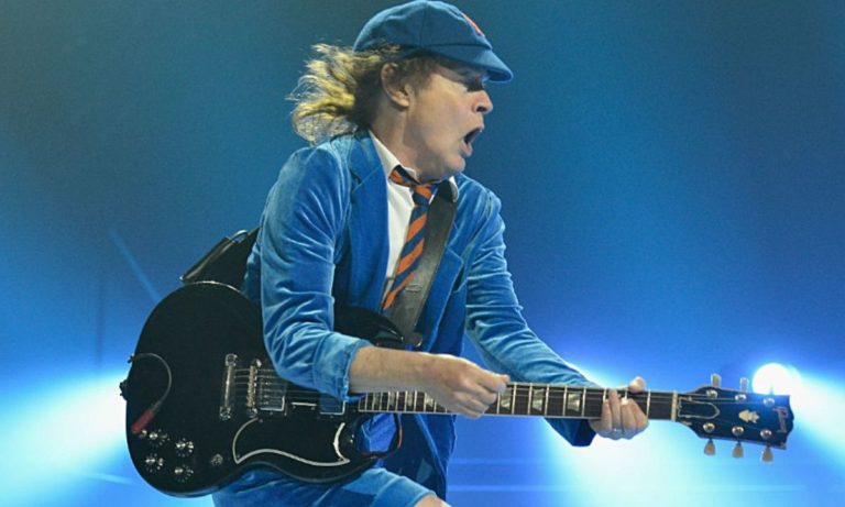 Ex-vocalista do AC DC diz que Angus Young é recluso e antissocial