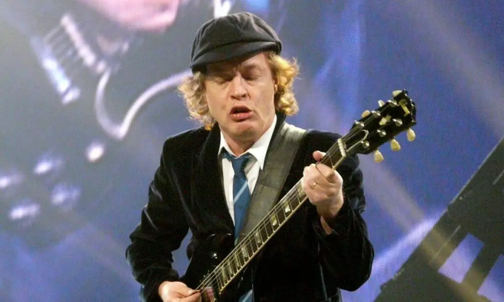 Qual &eacute; a fortuna de Angus Young