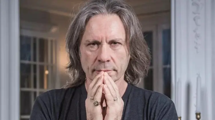 8 Dicas de Bruce Dickinson do Iron Maiden para manter a voz limpa e saud&aacute;vel