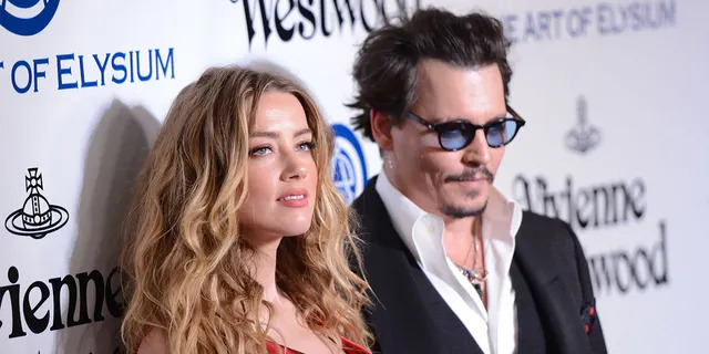 Após a separação, Johnny Depp e Amber Heard chegaram a um acordo final.
