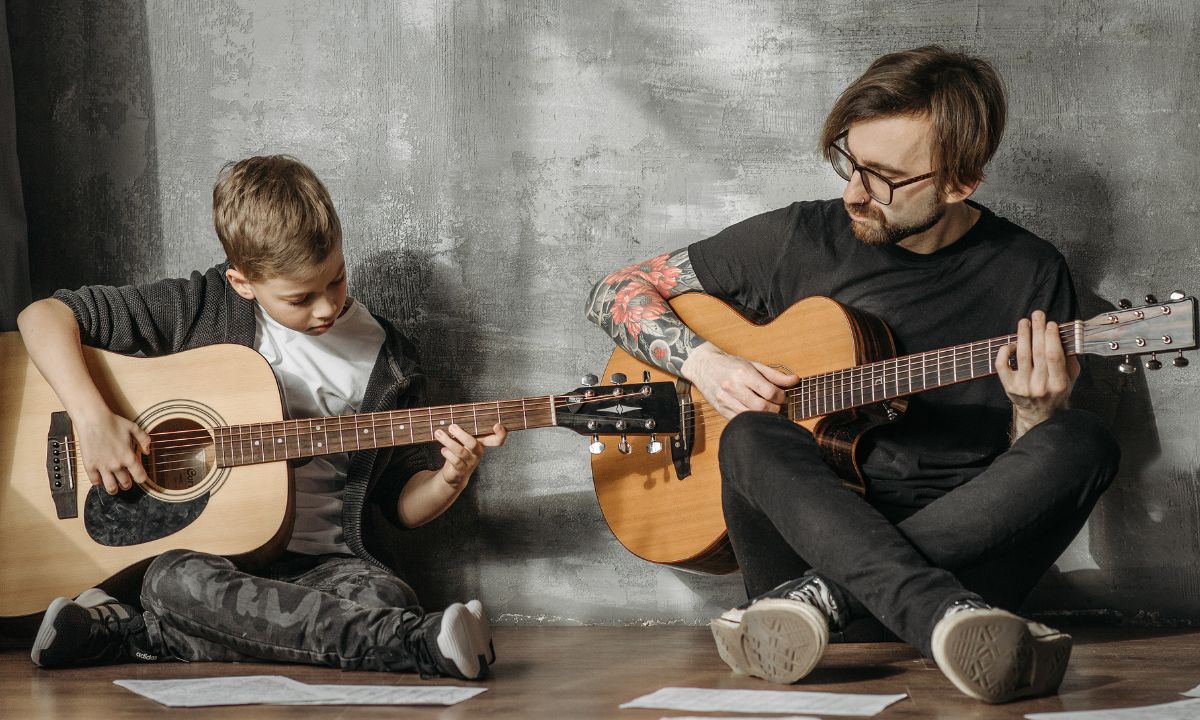 Quais as maiores dificuldades que o aluno iniciante enfrenta ao aprender a tocar violão