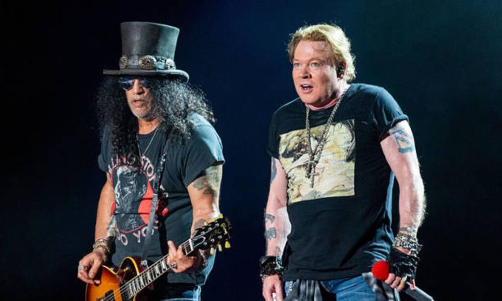 Axl Rose e a banda Guns N' Roses seriam cancelados nos dias de hoje, relata Slash