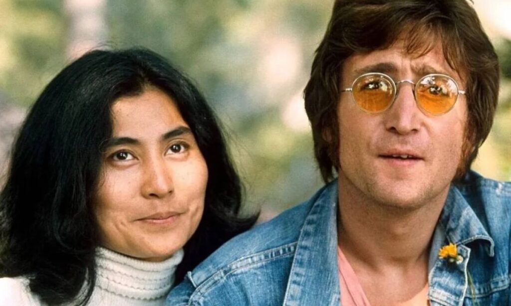A história de amor entre John Lennon e Yoko Ono continua a ser uma das mais fascinantes da história do rock and roll