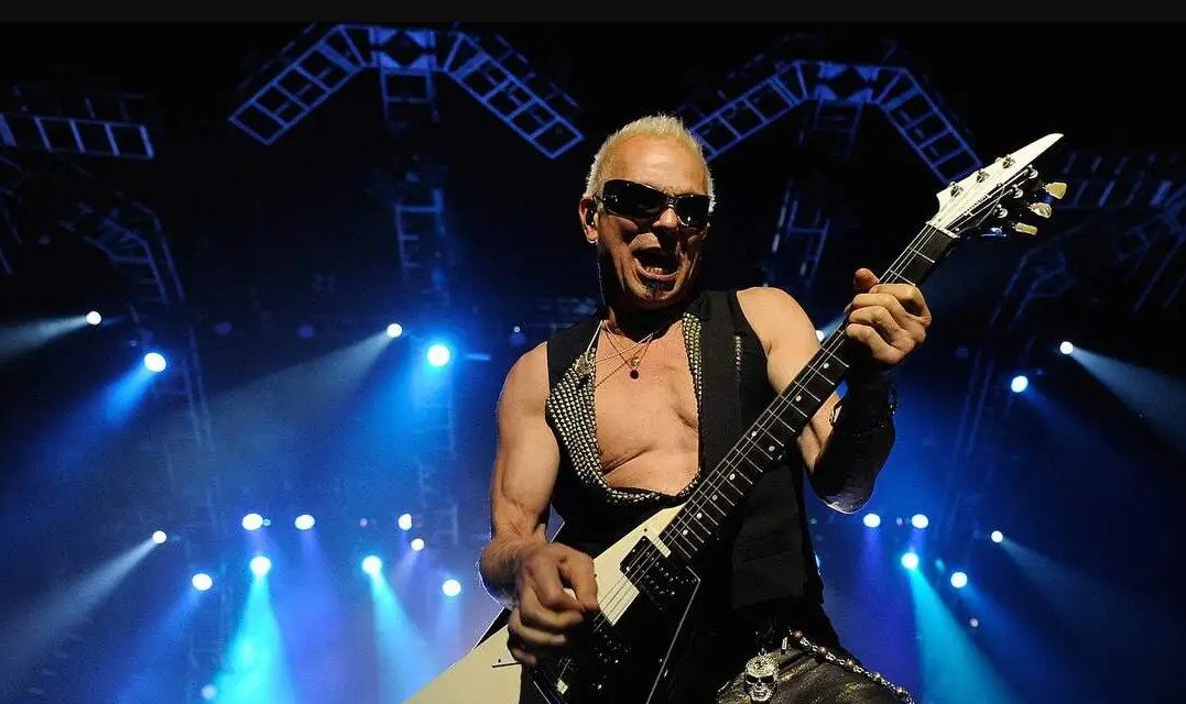 Os 5 melhores guitarristas do mundo nomeados por James Hetfield do ...