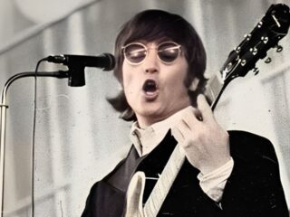 A única música dos Beatles estrelada exclusivamente por John Lennon