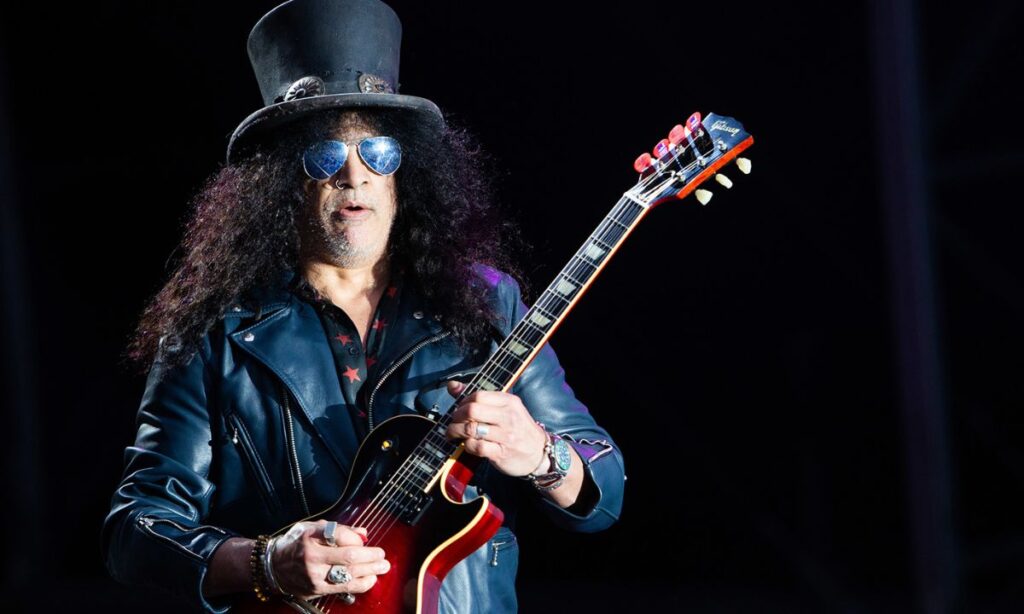 Os 5 guitarristas que influenciaram Slash do Guns N’ Roses