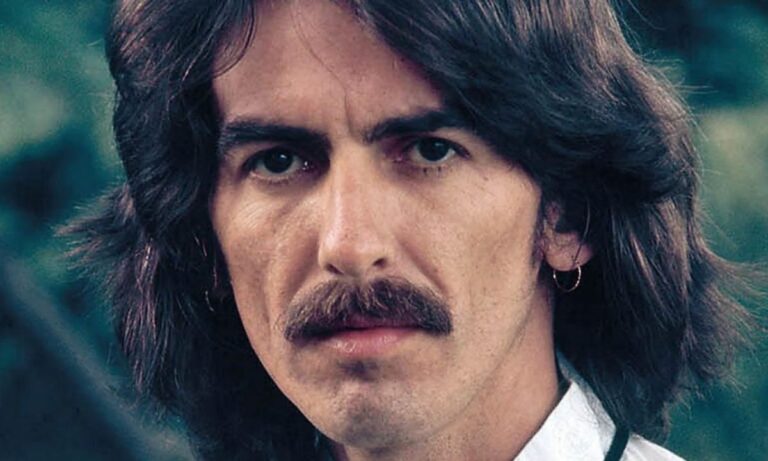 Produtor dos Beatles pede desculpas a George Harrison anos após a separação do grupo