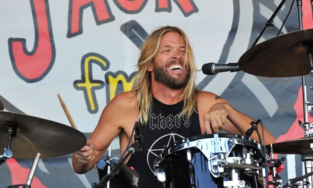 Taylor Hawkins do Foo Fighters nomeou os 5 melhores bateristas de todos os tempos