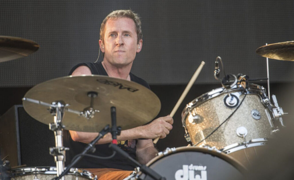 Dave Grohl - Josh Freese assume bateria no Foo Fighters
