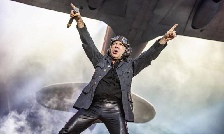 Bruce Dickinson relembra momento histórico do Iron Maiden com caças reais em show épico