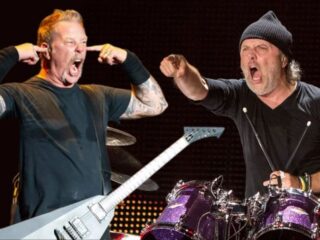 Assista James Hetfield dando indireta para Lars Ulrich e criticando o som de sua bateria