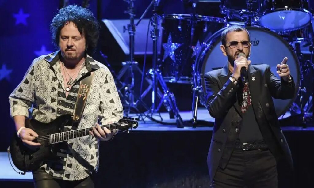 Steve Lukather do Toto revela como é trabalhar com Ringo Starr