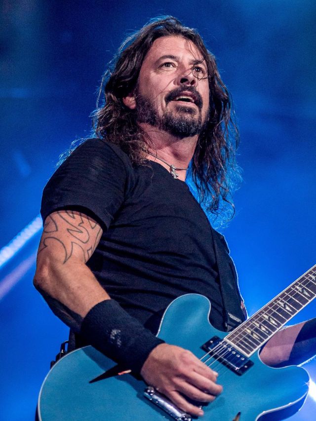 Foo Fighters Bebê resolveu nascer no meio do show da banda em Curitiba