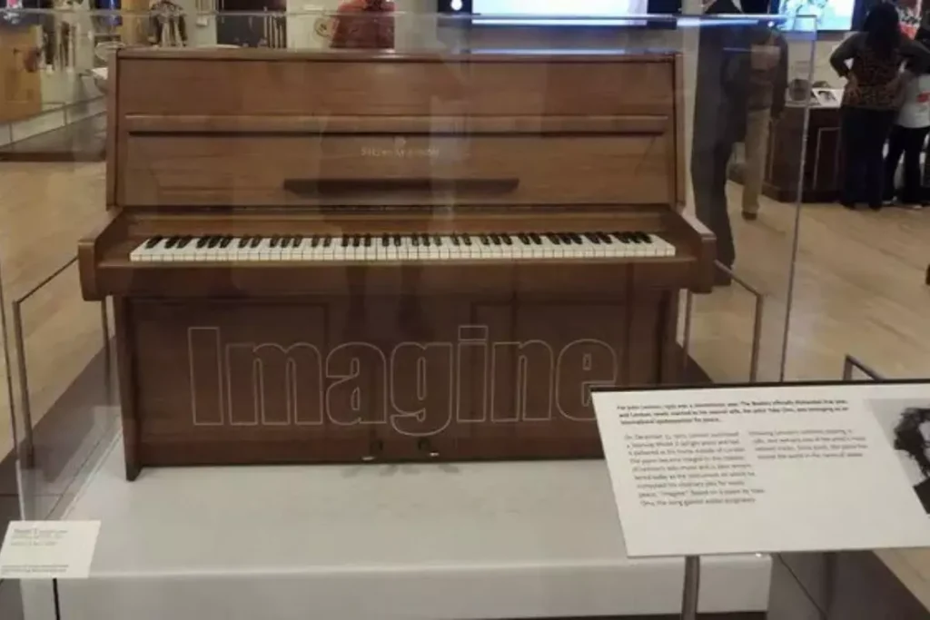O Piano de John Lennon e a Ironia do Capitalismo