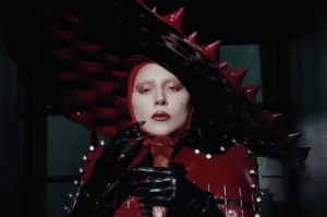 Lady Gaga No Topo: "The Dead Dance" Quebra Recorde de 12 Anos!