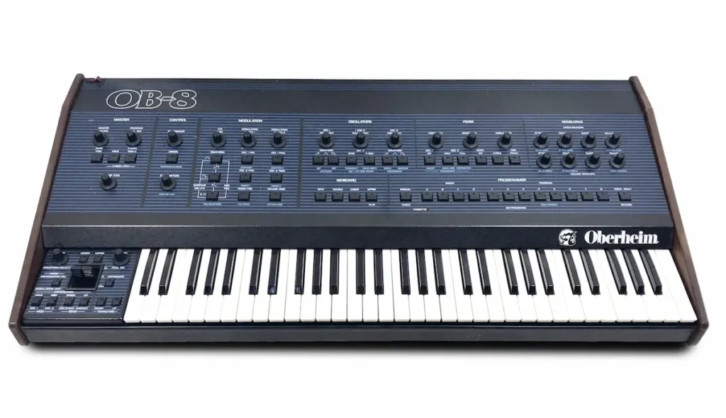 Sintetizadores Oberheim OB-8 com o DSX Sequencer