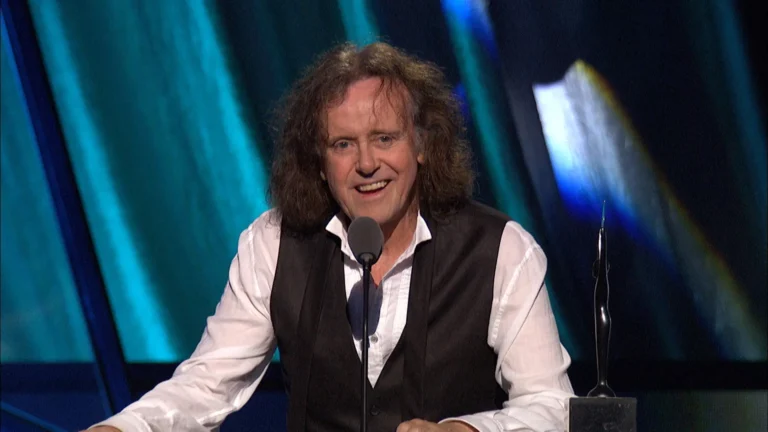 Donovan: O Catalisador Secreto Por Trás da Magia de Lendas do Rock