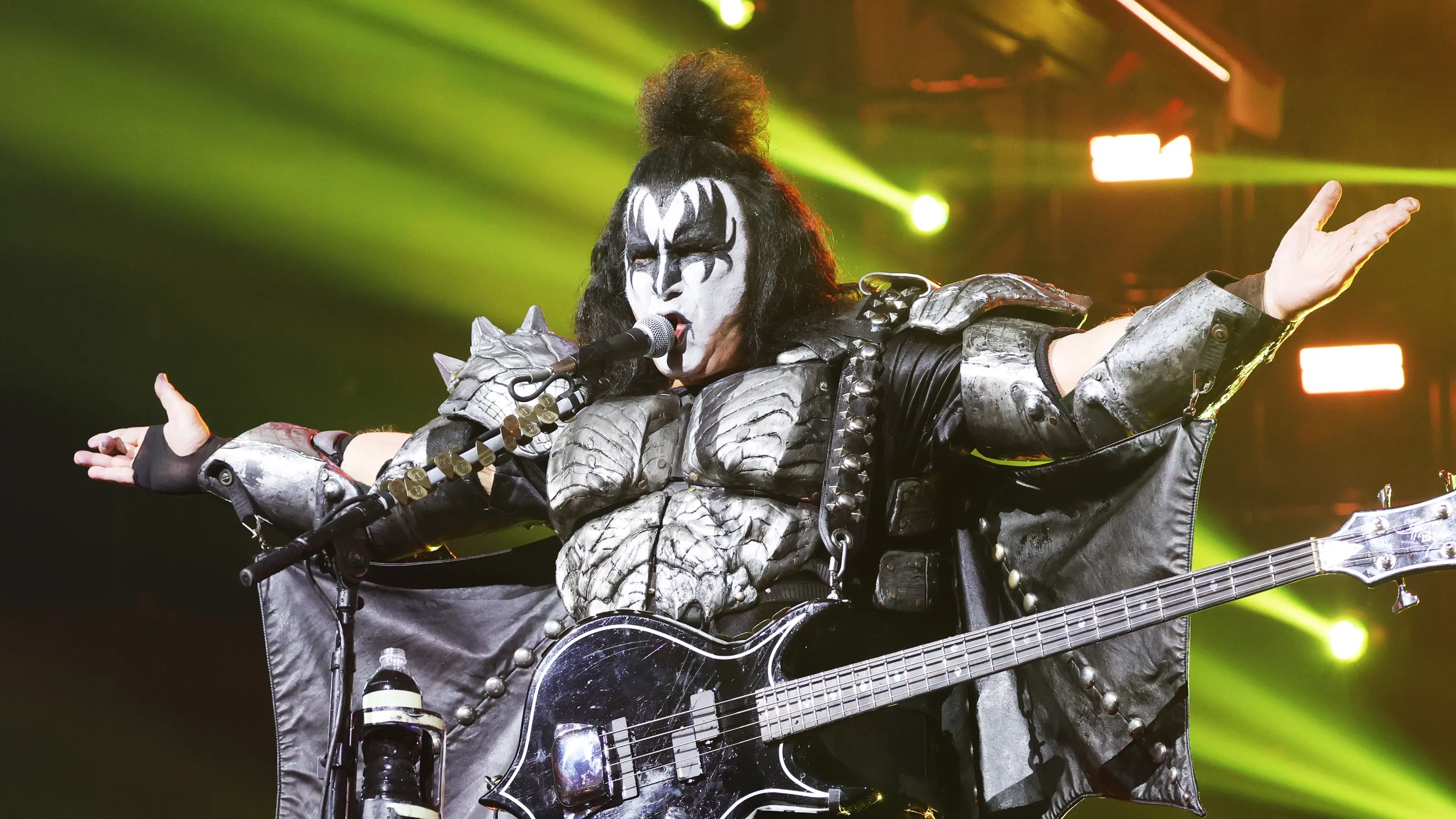 Gene Simmons do Kiss: Acidente em Malibu, Recuperação e Agenda Cheia