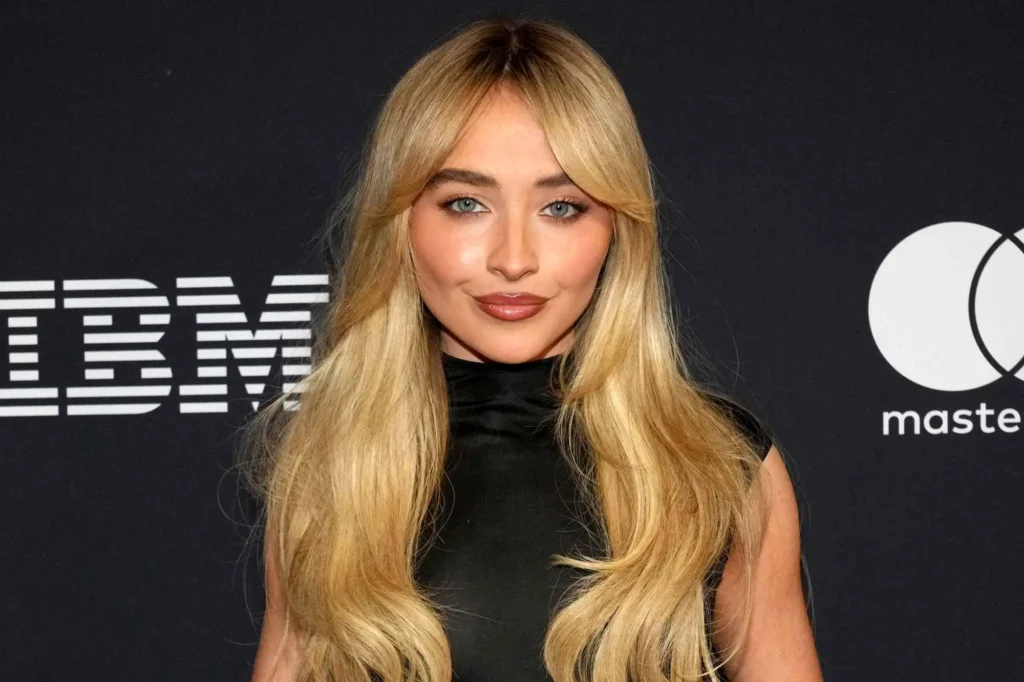 Sabrina Carpenter no SNL: Performances, Polêmica da Capa e o Triunfo da Artista Versátil