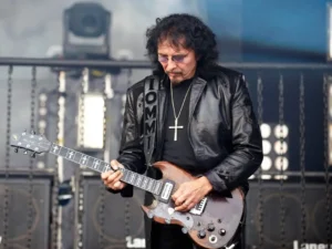 Assista: Tony Iommi Choca o Público com Aparição Surpresa no Palco do Balé do Black Sabbath