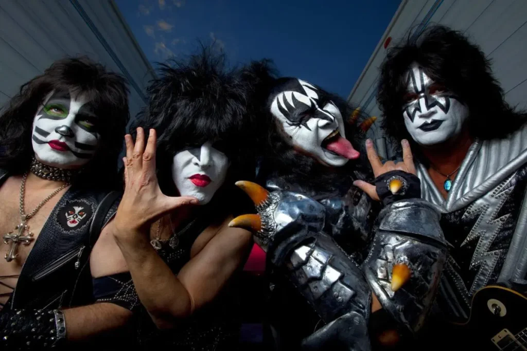 Gene Simmons Revela Arrependimentos com Ace Frehley e Peter Criss