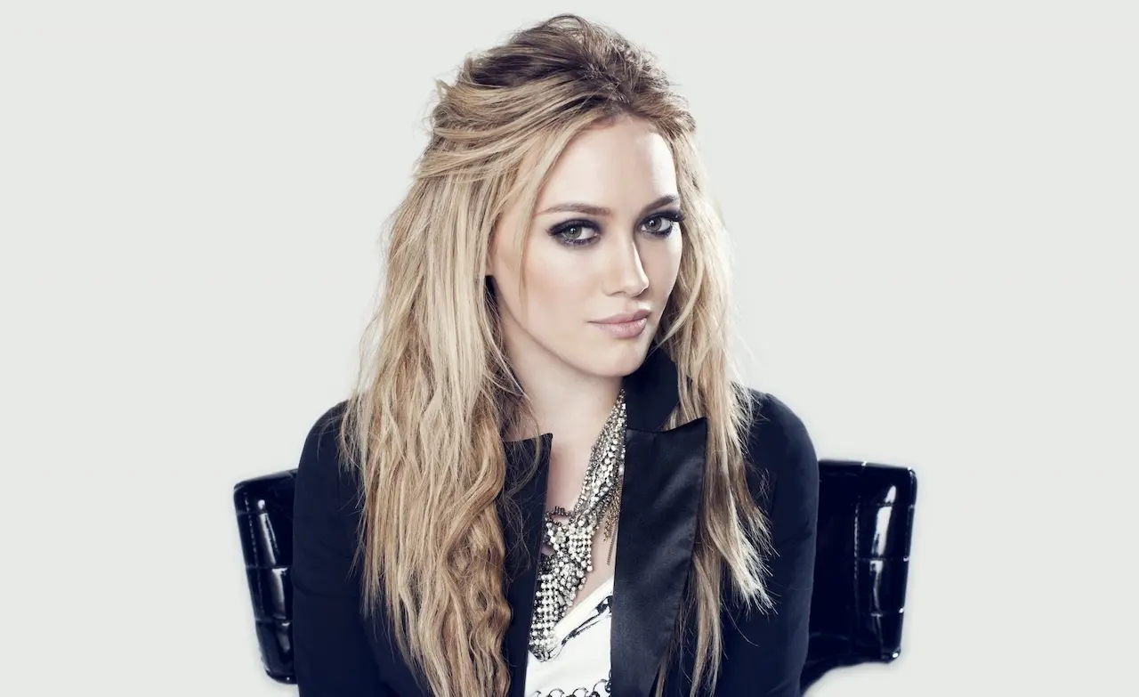 Hilary Duff: Novo Álbum 'Luck... or Something' e Retorno Triunfante