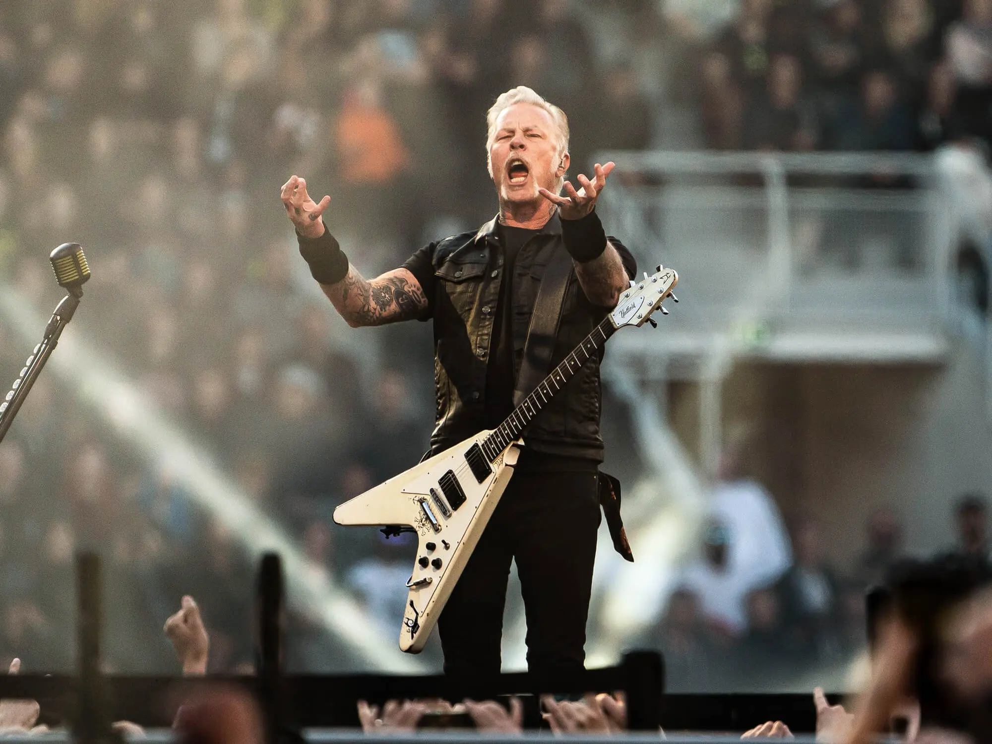 James Hetfield: Mais de Quatro Décadas de Metallica e a Conexão Profunda com os Fãs