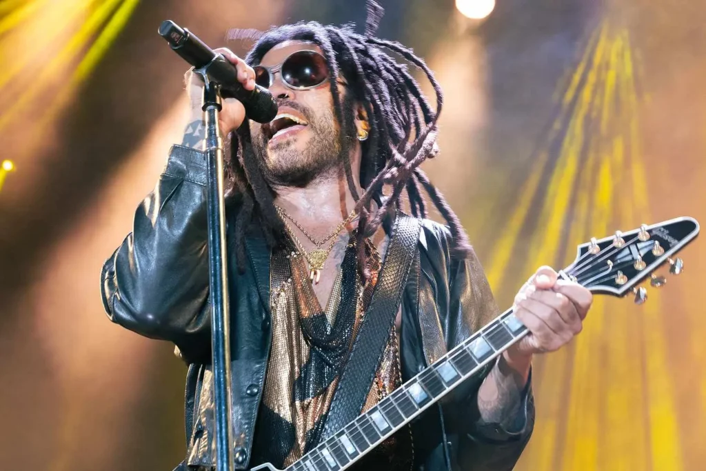 Lenny Kravitz: Fã arranca dreadlocks em show "selvagem" na Austrália