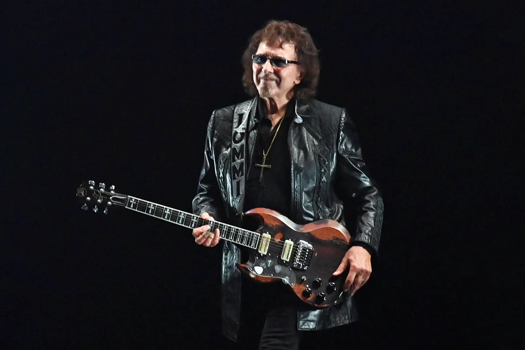 Tony Iommi do Black Sabbath Leiloa Gibson SG para Unidade de Câncer