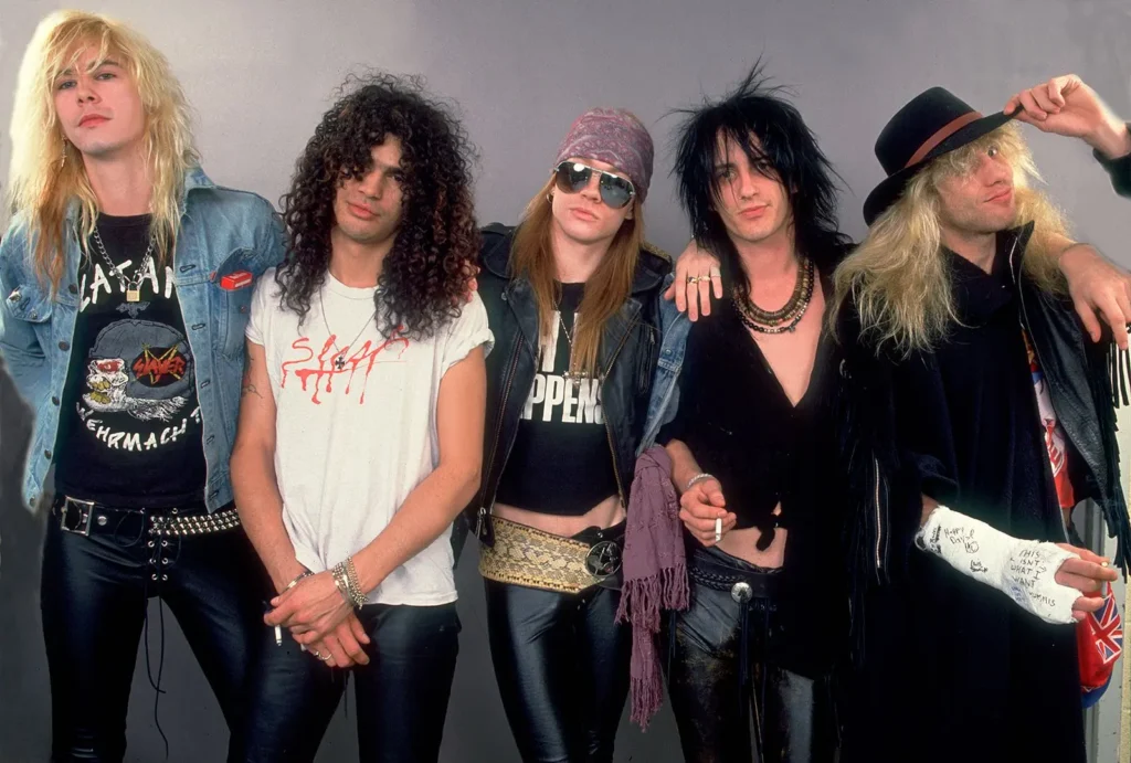 Guns N' Roses: 'Nothin'' e 'Atlas' Chegam Agitando Fãs Para a Turnê Mundial