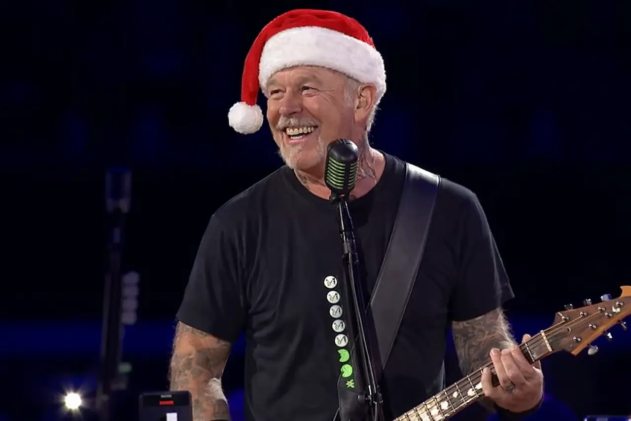 James Hetfield interpreta um clássico de Natal